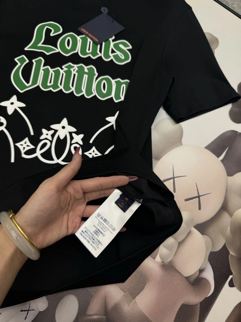 Fashionable Louis Vuitton T-Shirts 136229