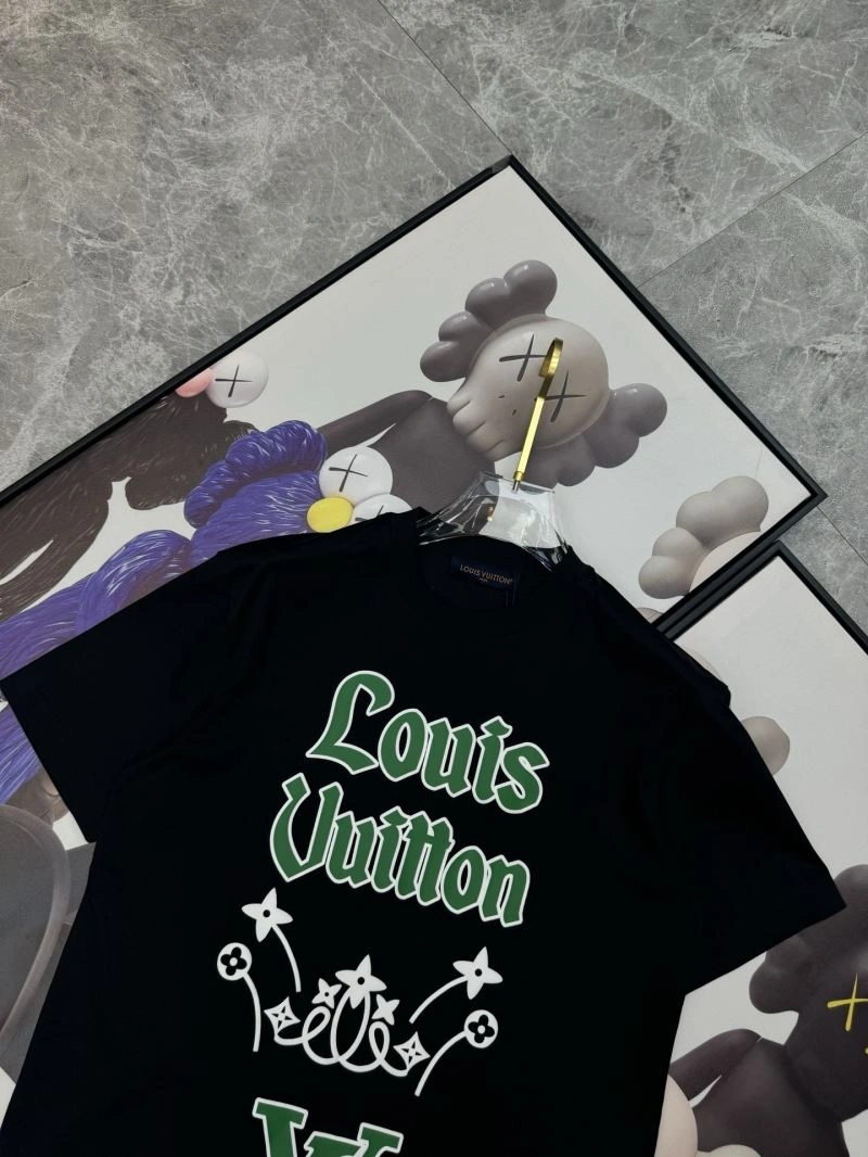 Fashionable Louis Vuitton T-Shirts 136229