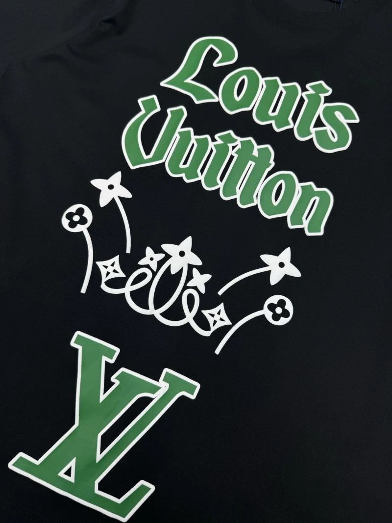 Fashionable Louis Vuitton T-Shirts 136229