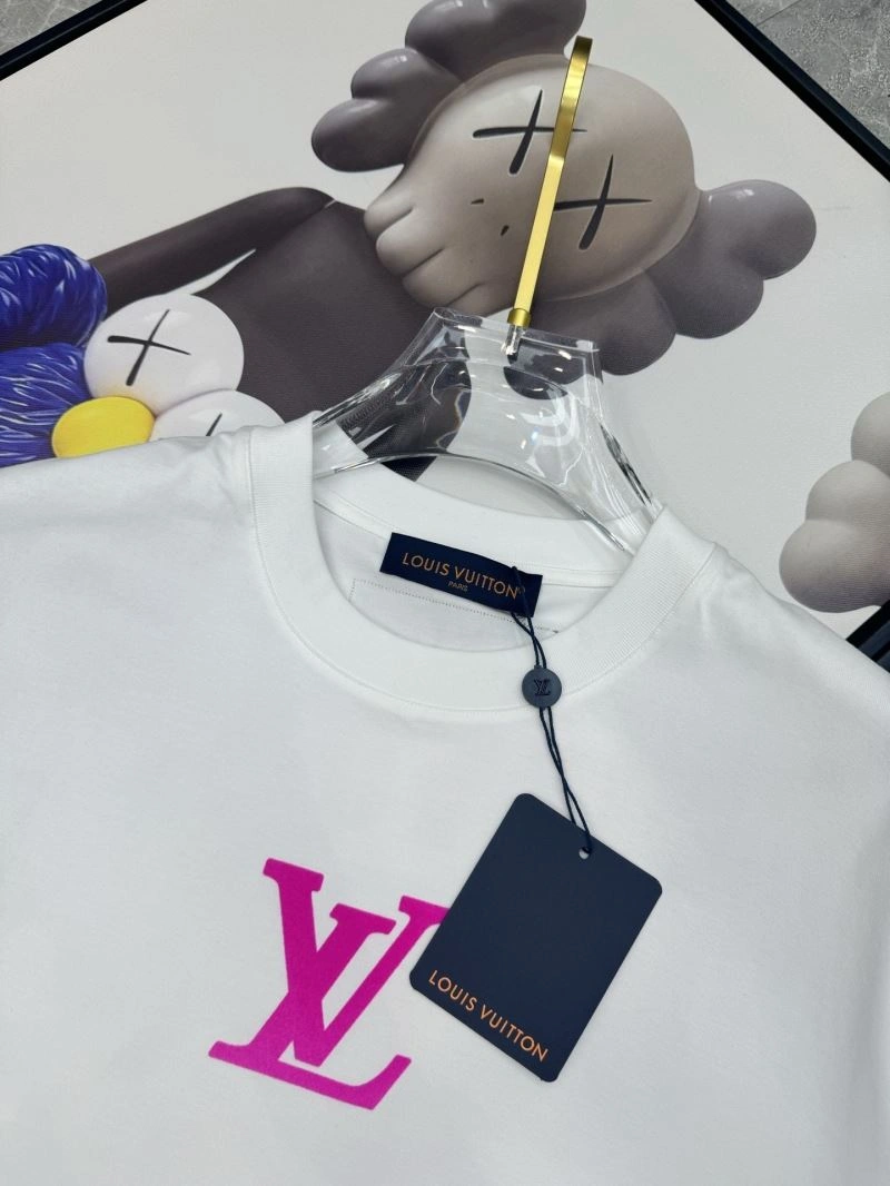 Louis Vuitton T-Shirts TimelessDesign 136235