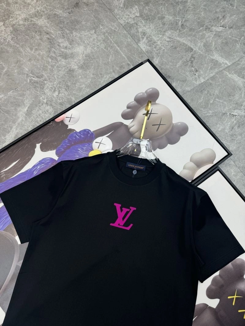 Louis Vuitton T-Shirts Snug 136219