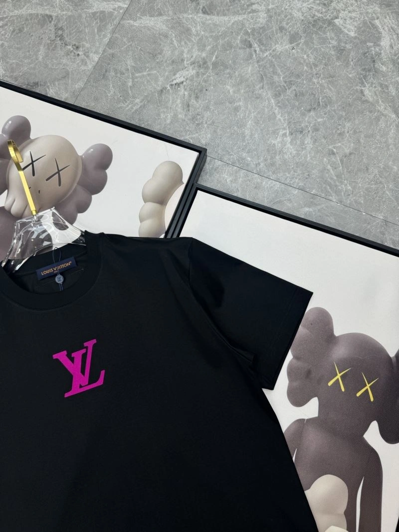 Louis Vuitton T-Shirts Snug 136219
