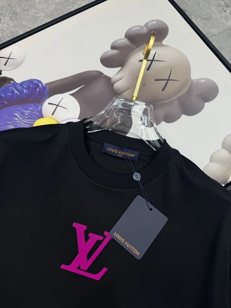 Louis Vuitton T-Shirts Snug 136219