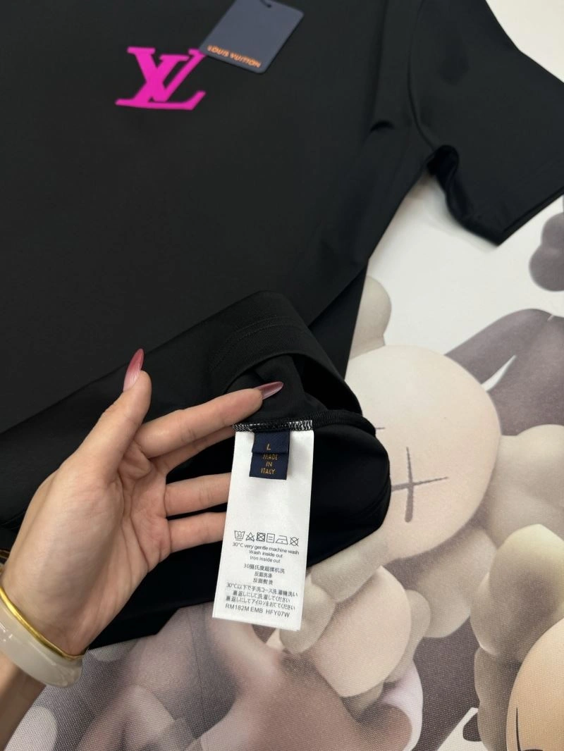 Louis Vuitton T-Shirts Snug 136219