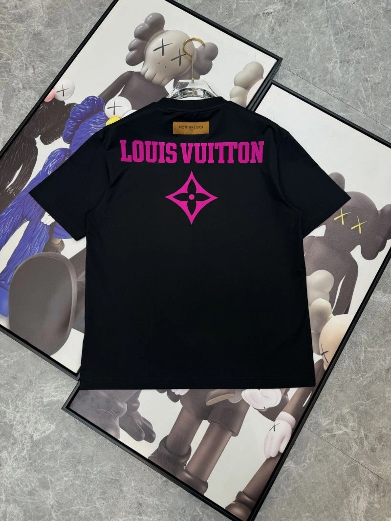 Louis Vuitton T-Shirts Snug 136219