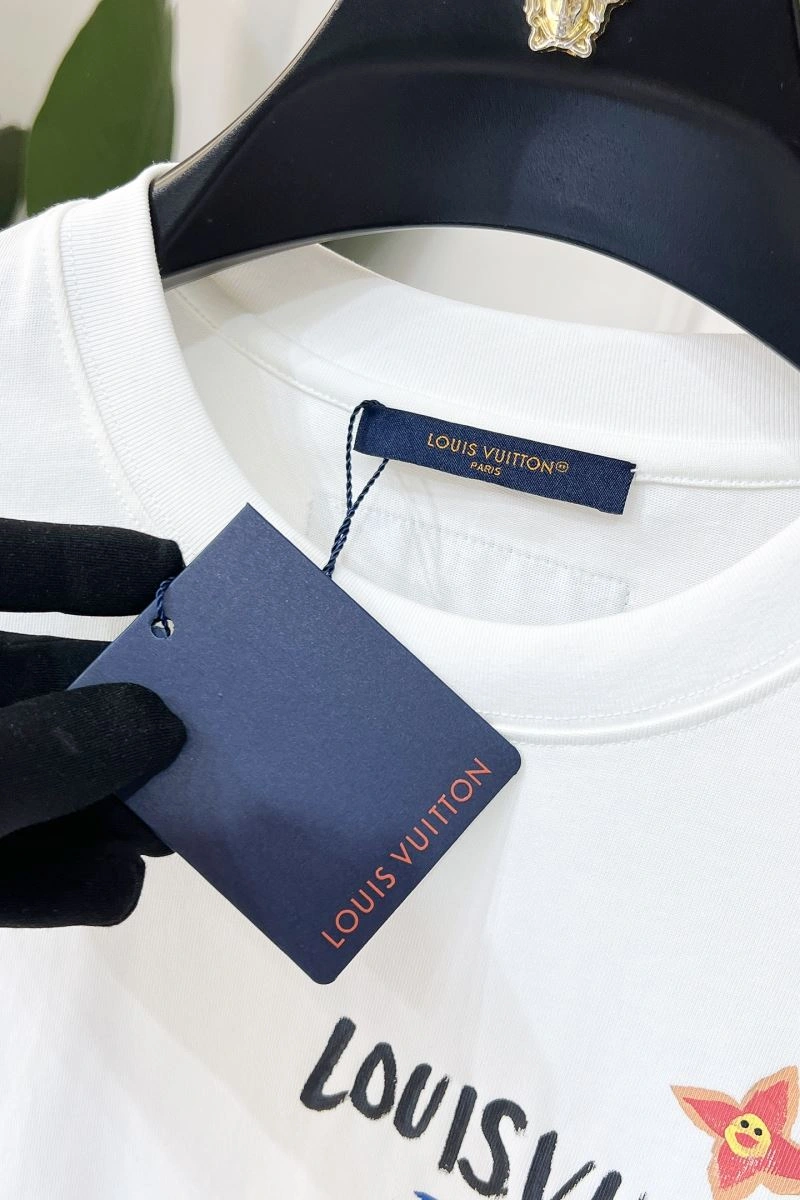 Louis Vuitton T-Shirts Chic 136231