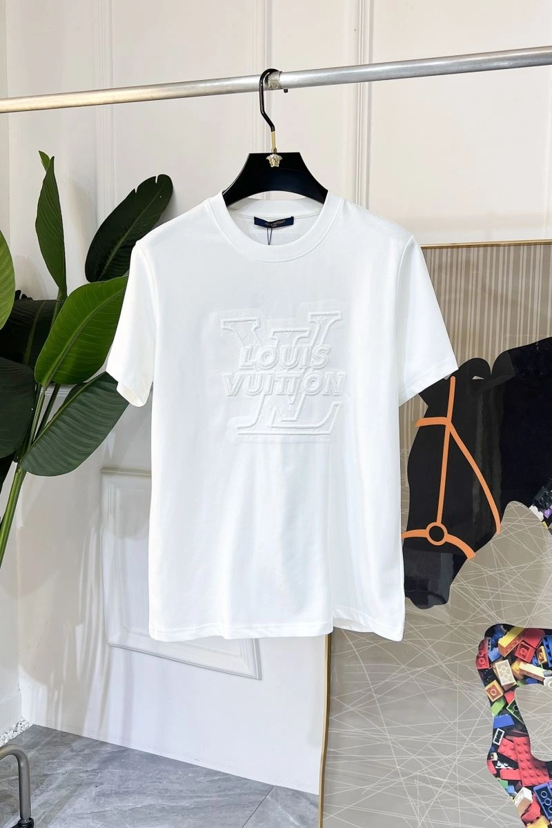 Modern Louis Vuitton T-Shirts 136220
