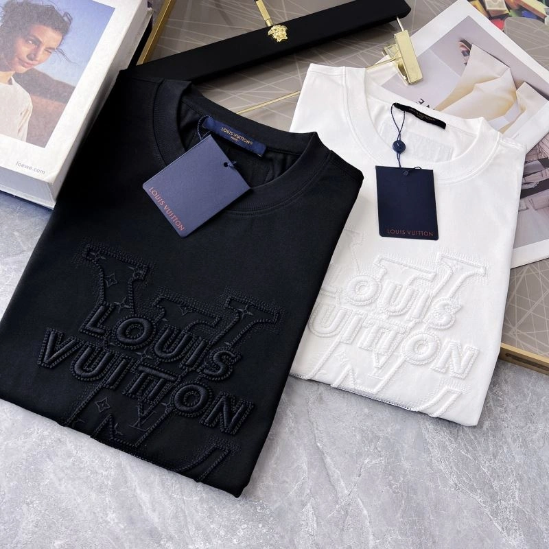 Modern Louis Vuitton T-Shirts 136220