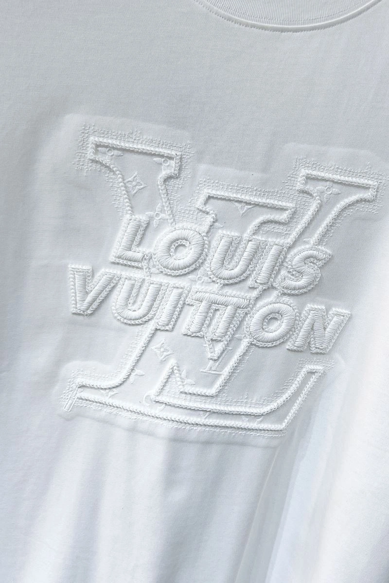 Modern Louis Vuitton T-Shirts 136220