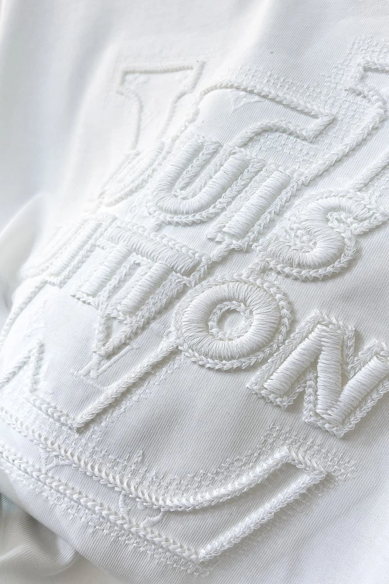 Modern Louis Vuitton T-Shirts 136220