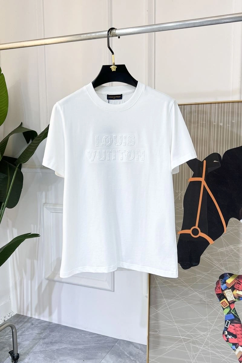 Sustainable Louis Vuitton T-Shirts 136222
