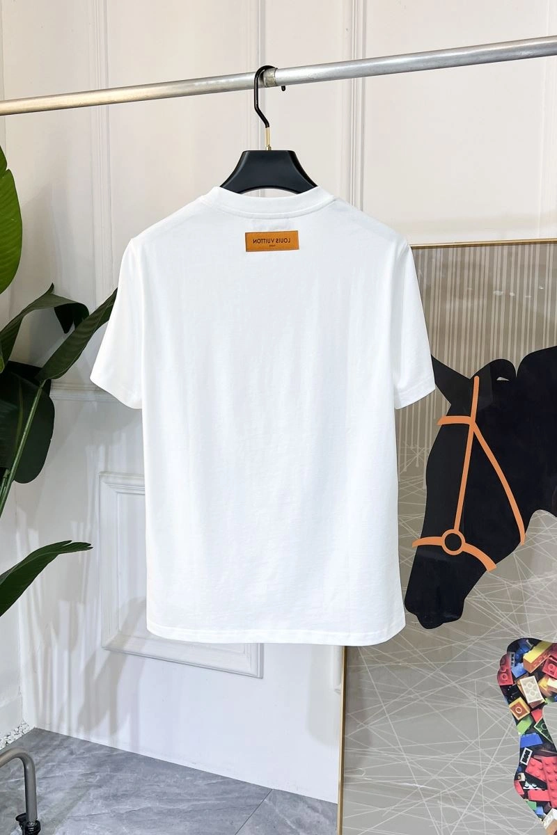 Sustainable Louis Vuitton T-Shirts 136222