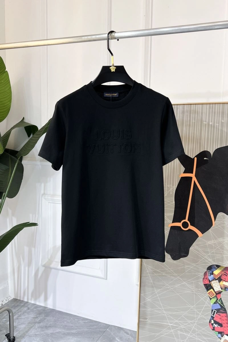 Sustainable Louis Vuitton T-Shirts 136222