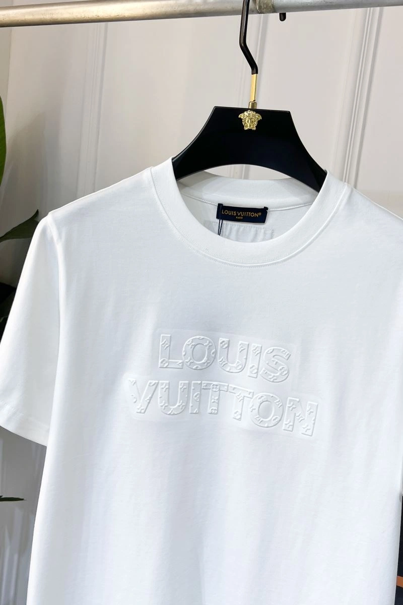 Sustainable Louis Vuitton T-Shirts 136222