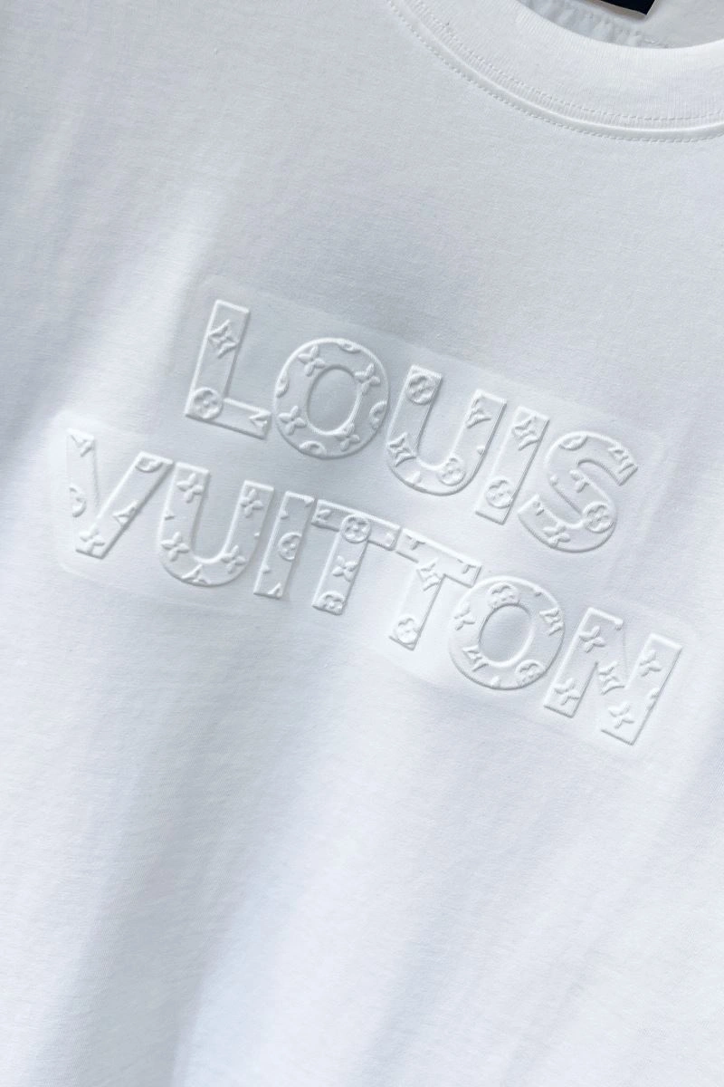 Sustainable Louis Vuitton T-Shirts 136222