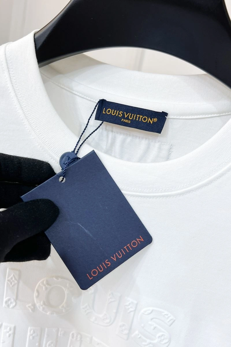 Sustainable Louis Vuitton T-Shirts 136222