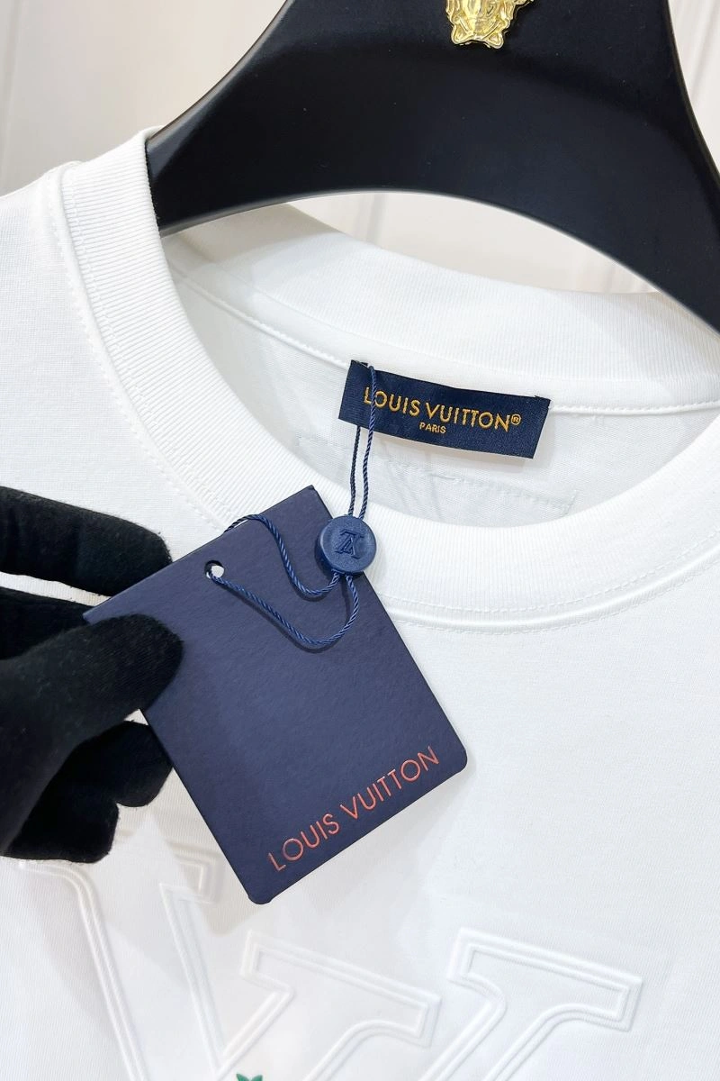 SmartChoice Louis Vuitton T-Shirts 136224