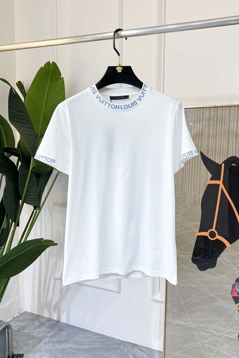 Effortless Louis Vuitton T-Shirts 136227