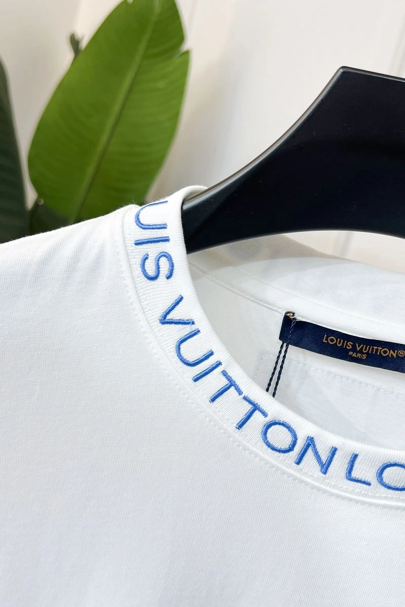 Effortless Louis Vuitton T-Shirts 136227