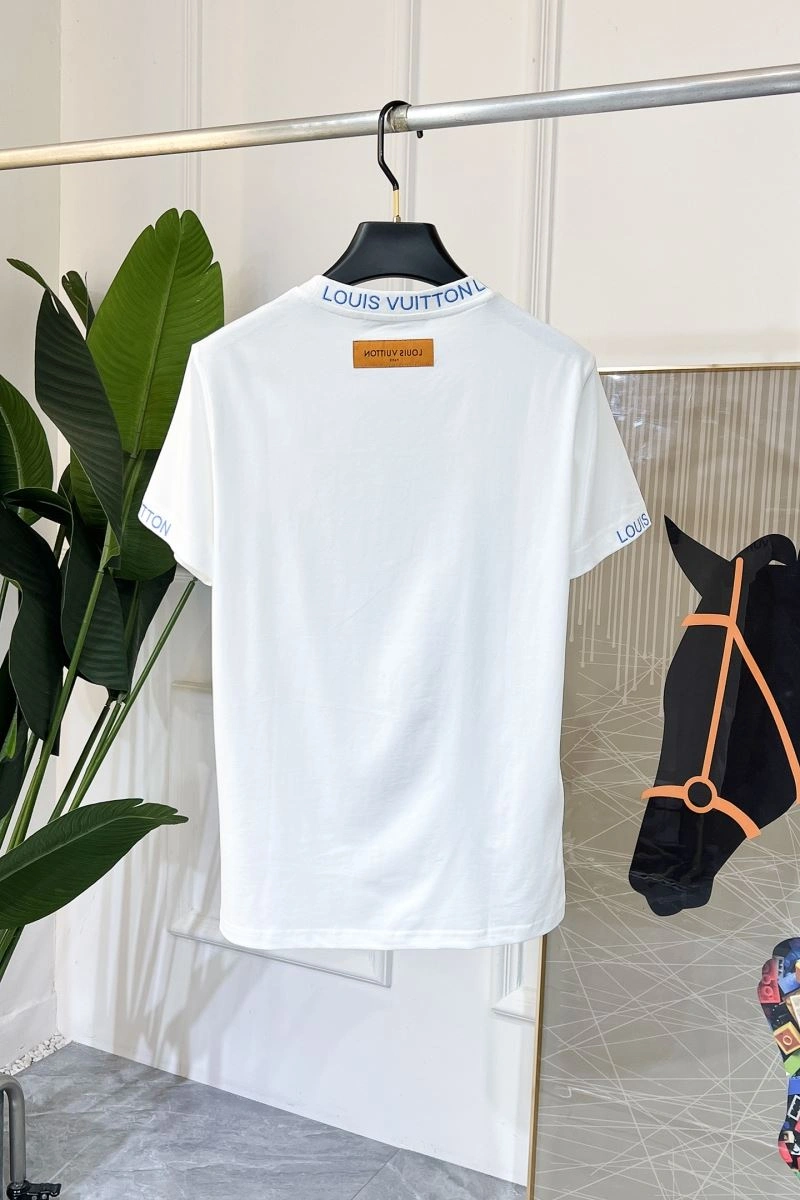Effortless Louis Vuitton T-Shirts 136227