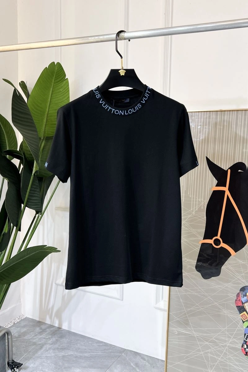 Effortless Louis Vuitton T-Shirts 136227