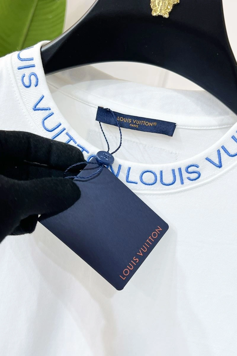 Effortless Louis Vuitton T-Shirts 136227