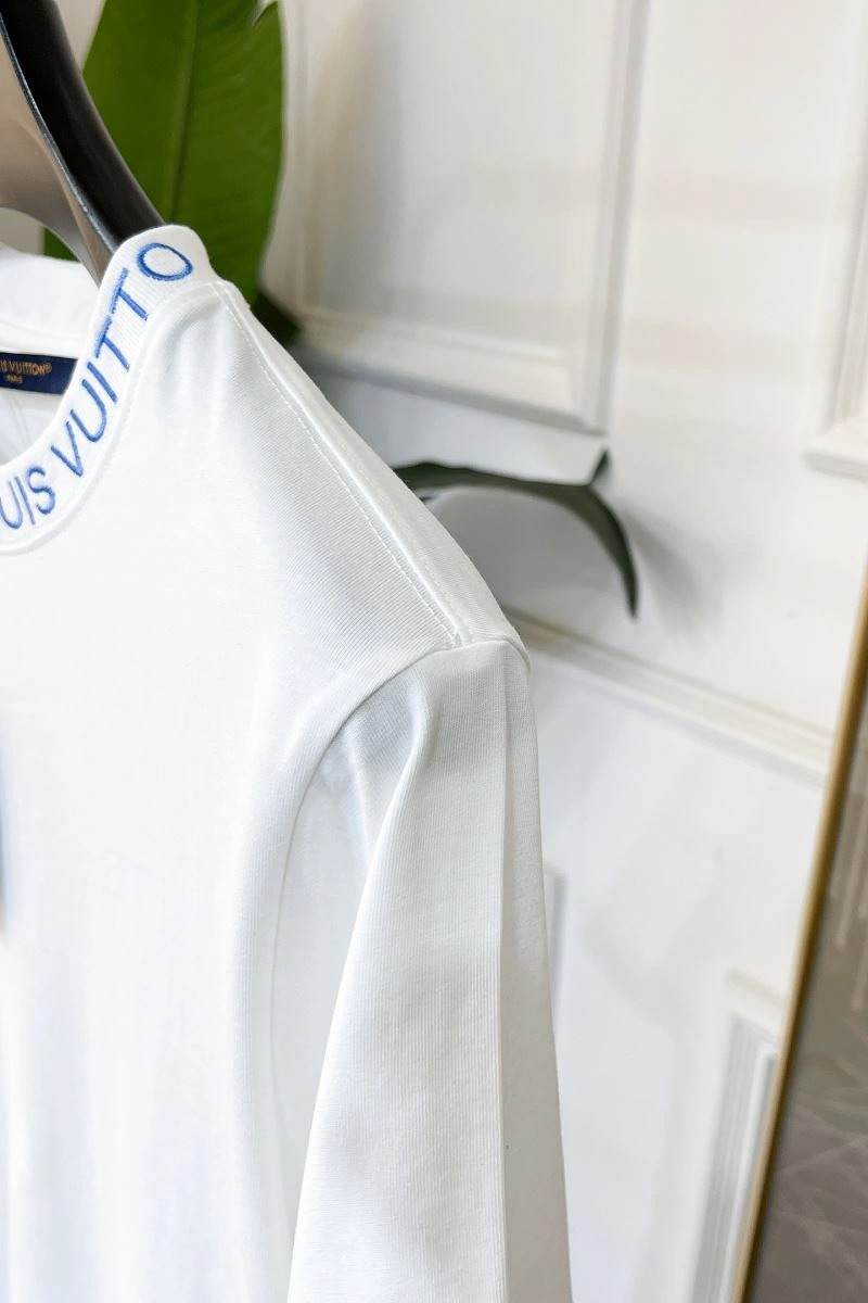 Effortless Louis Vuitton T-Shirts 136227