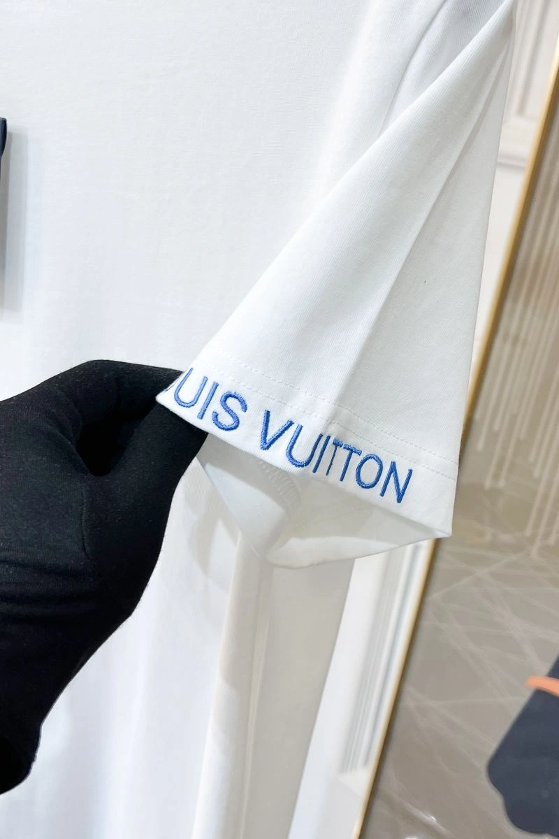 Effortless Louis Vuitton T-Shirts 136227