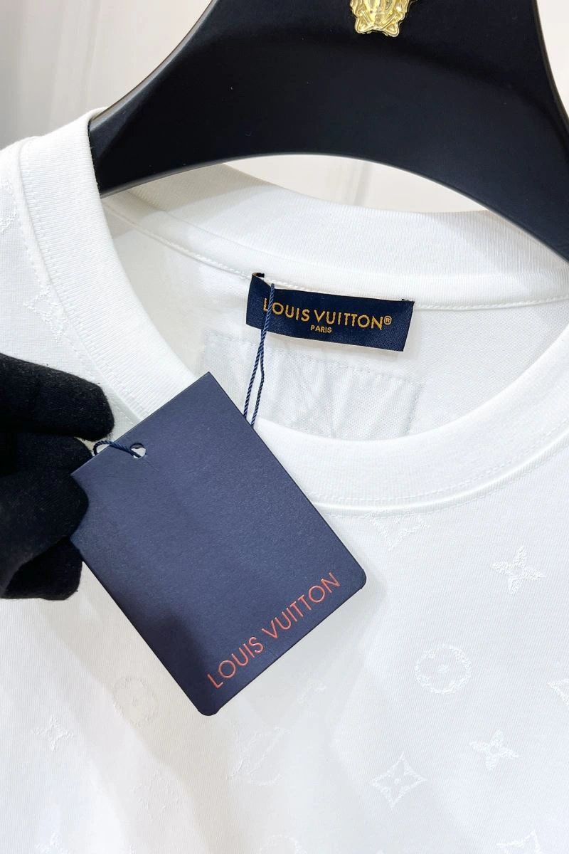 SoftTouch Louis Vuitton T-Shirts 136239