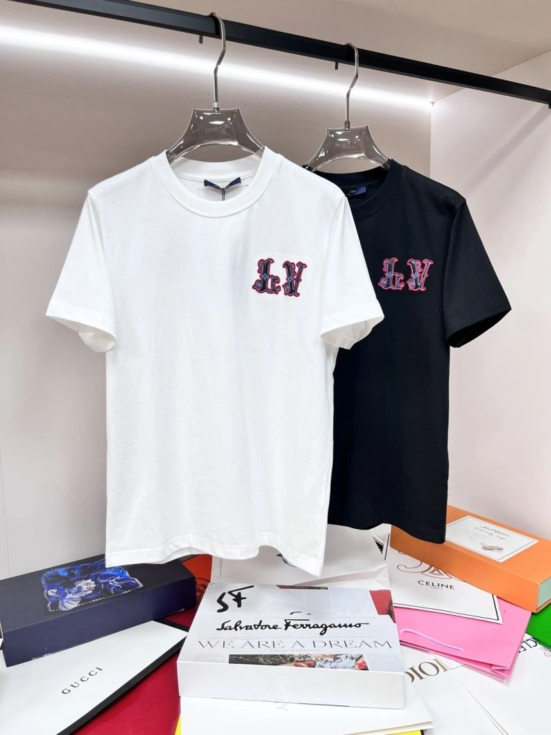 Classic Louis Vuitton T-Shirts 136240