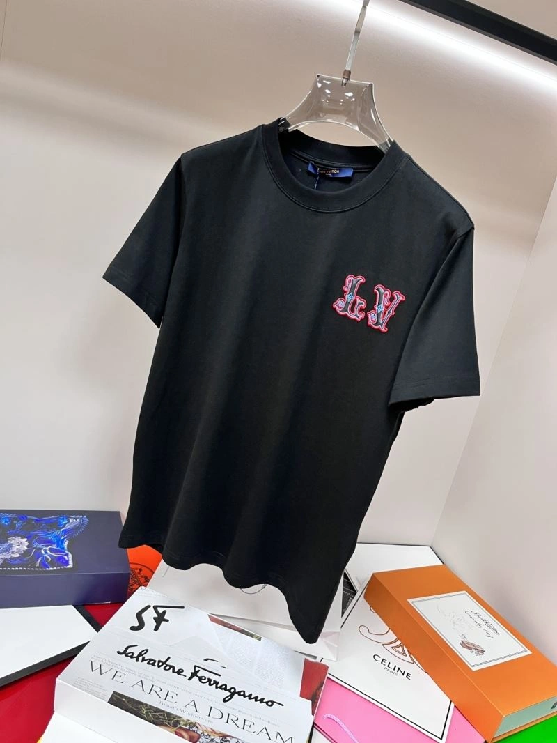 Classic Louis Vuitton T-Shirts 136240