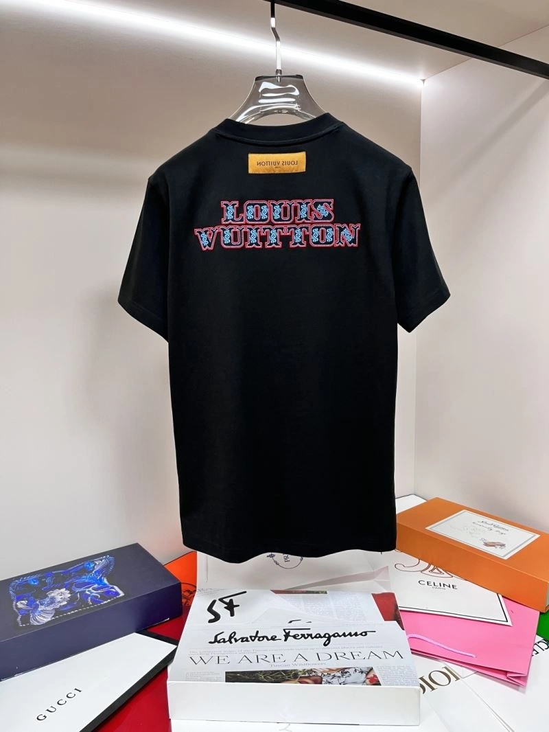 Classic Louis Vuitton T-Shirts 136240