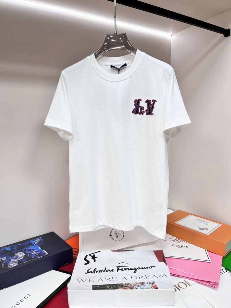 Classic Louis Vuitton T-Shirts 136240