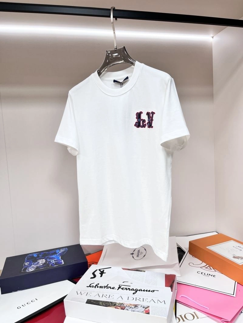 Classic Louis Vuitton T-Shirts 136240
