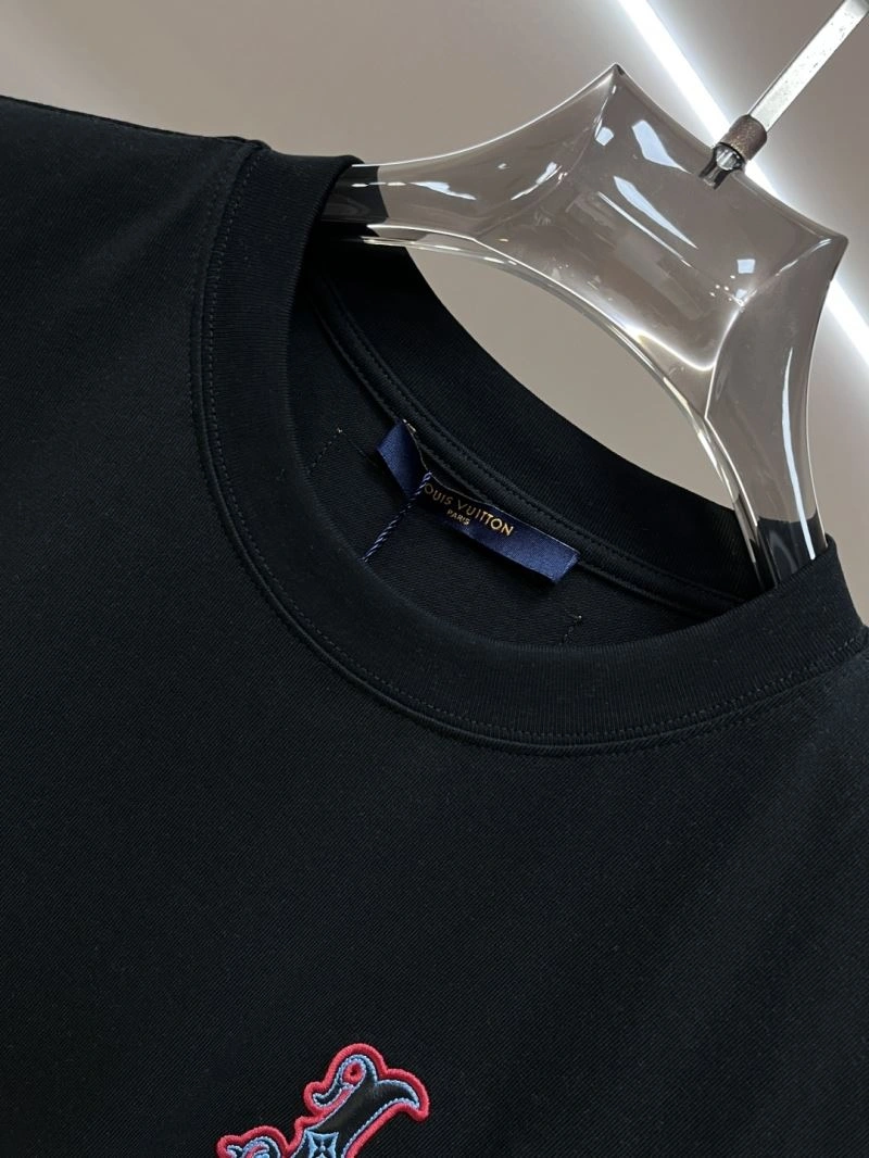 Classic Louis Vuitton T-Shirts 136240