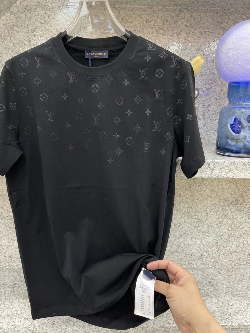 Affordable Louis Vuitton T-Shirts 136205