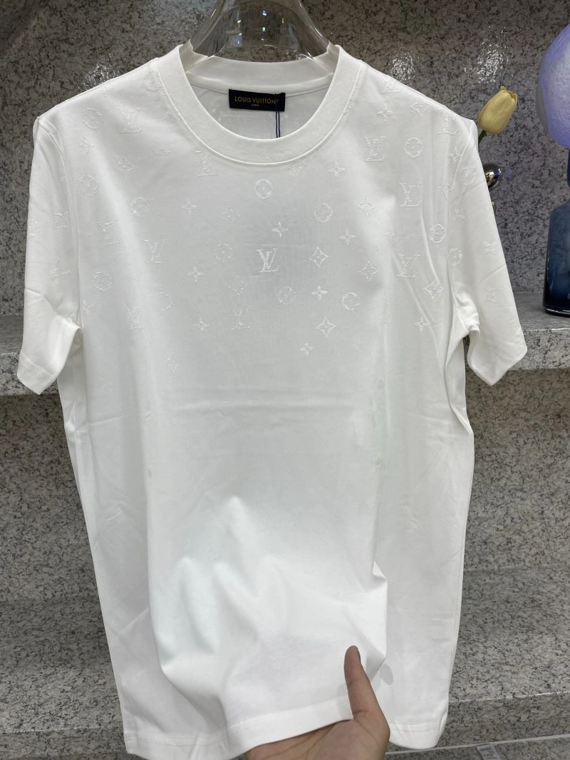 Affordable Louis Vuitton T-Shirts 136205