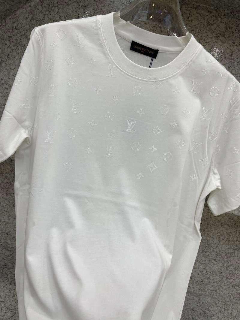 Affordable Louis Vuitton T-Shirts 136205
