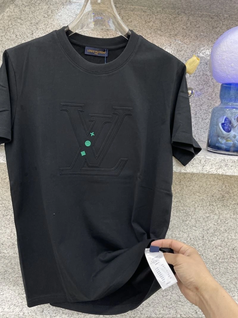 SmoothTexture Louis Vuitton T-Shirts 136211