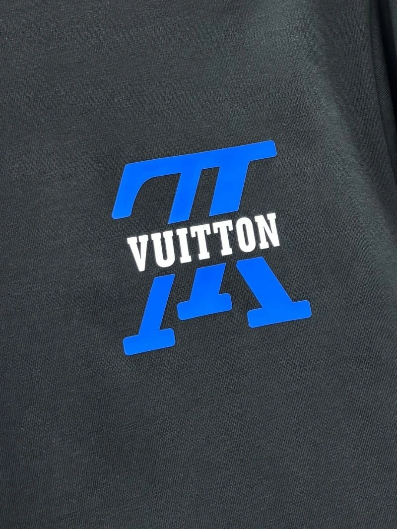 Classic Louis Vuitton T-Shirts 136208