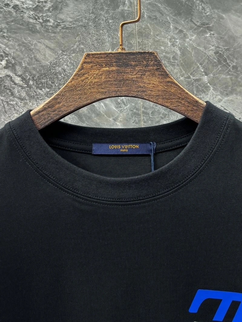 Classic Louis Vuitton T-Shirts 136208