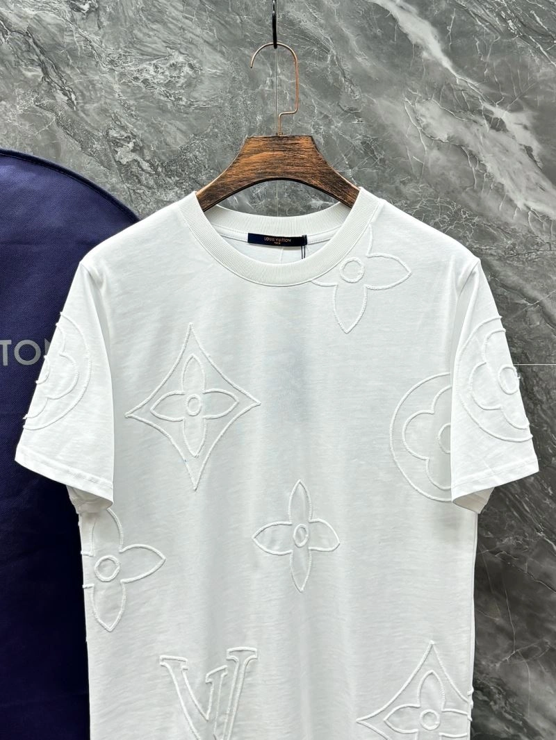 Louis Vuitton T-Shirts UrbanChic 136185