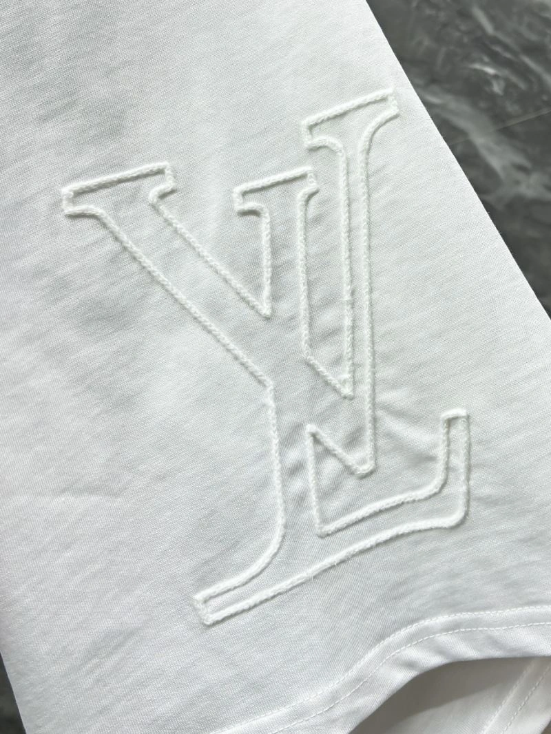 Louis Vuitton T-Shirts UrbanChic 136185