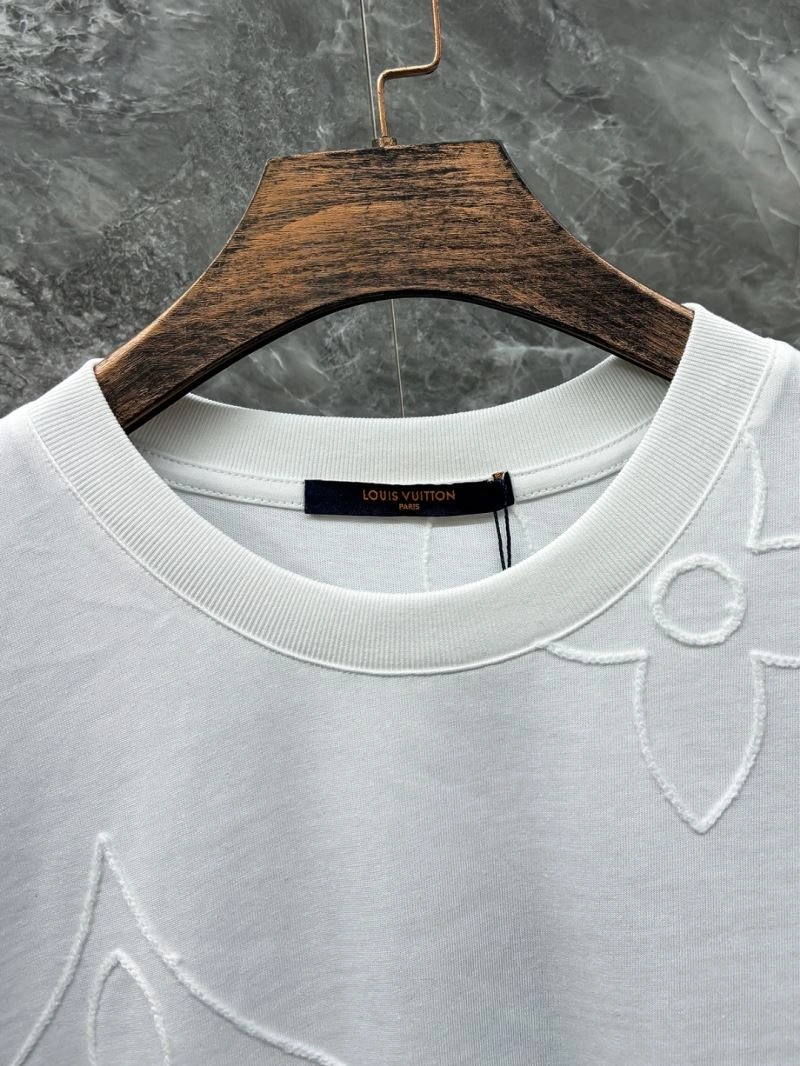Louis Vuitton T-Shirts UrbanChic 136185