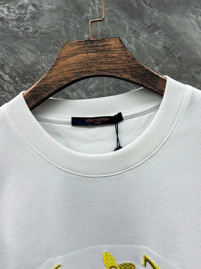 Effortless Louis Vuitton T-Shirts 136191