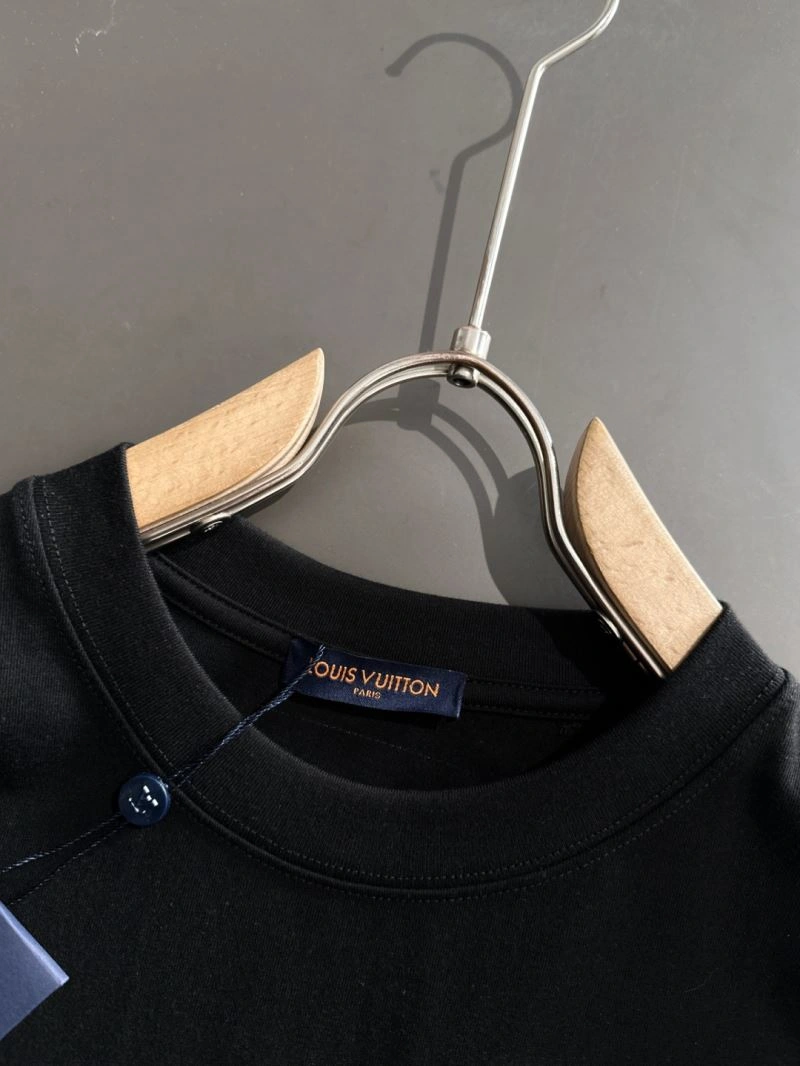 Louis Vuitton T-Shirts Functional 136181