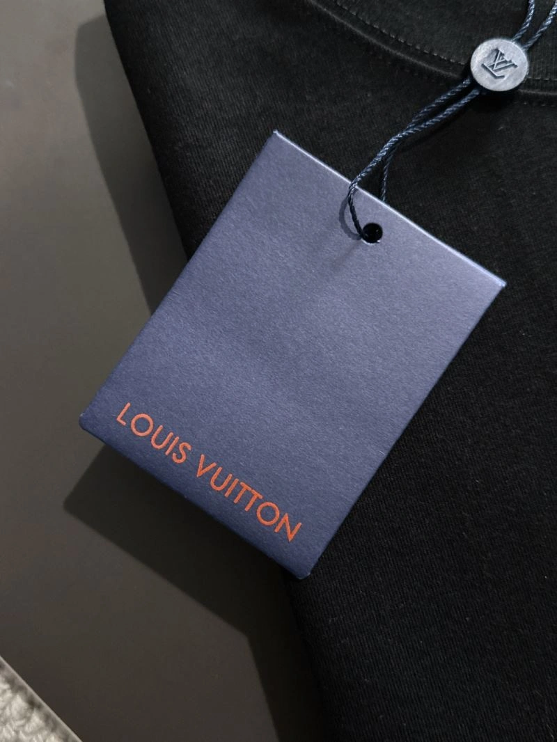 Louis Vuitton T-Shirts Functional 136181