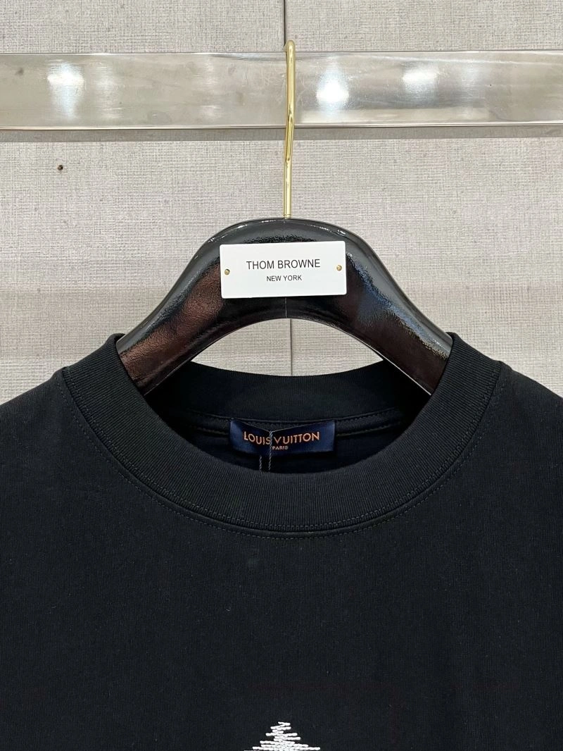 Sleek Louis Vuitton T-Shirts 136184