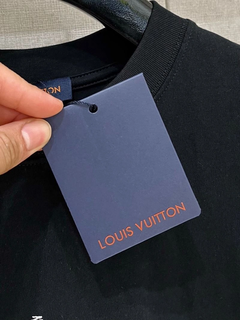 Sleek Louis Vuitton T-Shirts 136184