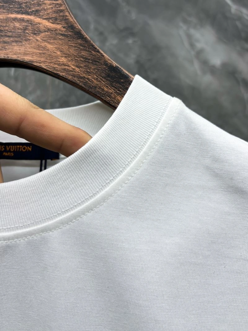 Louis Vuitton T-Shirts Lightweight 136190